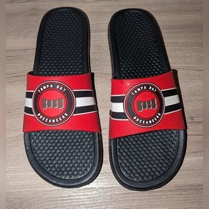 FOCO Tampa Bay Buccaneers Men's Comfort Sandal Slides M 9-10